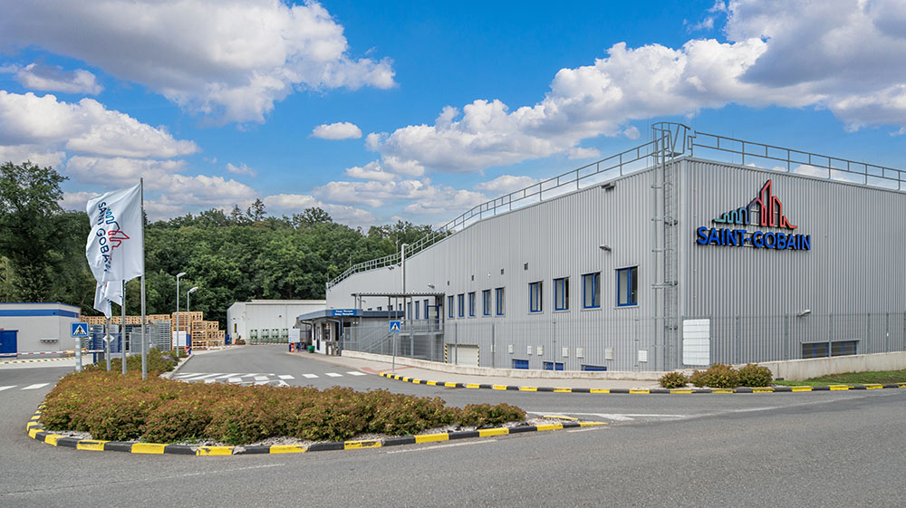 Výrobní závod Saint-Gobain Sekurit v Hořovicích